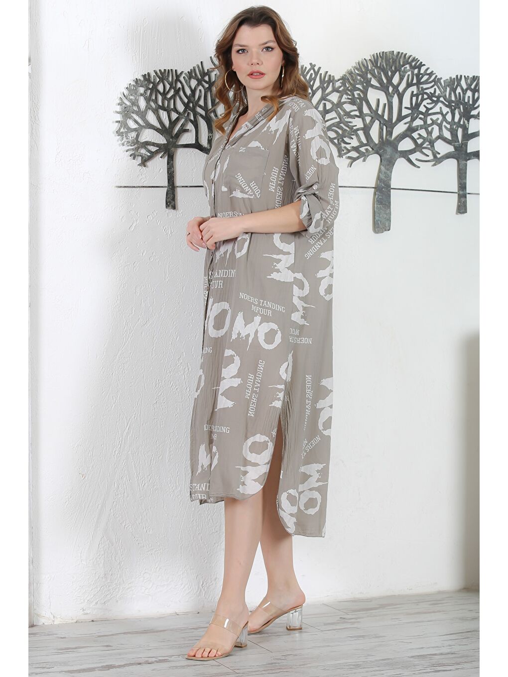 İtalyan Koyu Bej Kapüşonlu Düğmeli Uzun Kollu Çift Cepli Allover Baskılı Dokuma Elbise 130 65-5