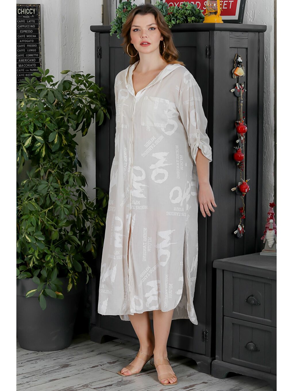 İtalyan Beyaz Bej Kapüşonlu Düğmeli Uzun Kollu Çift Cepli Allover Baskılı Dokuma Elbise 130 65-6