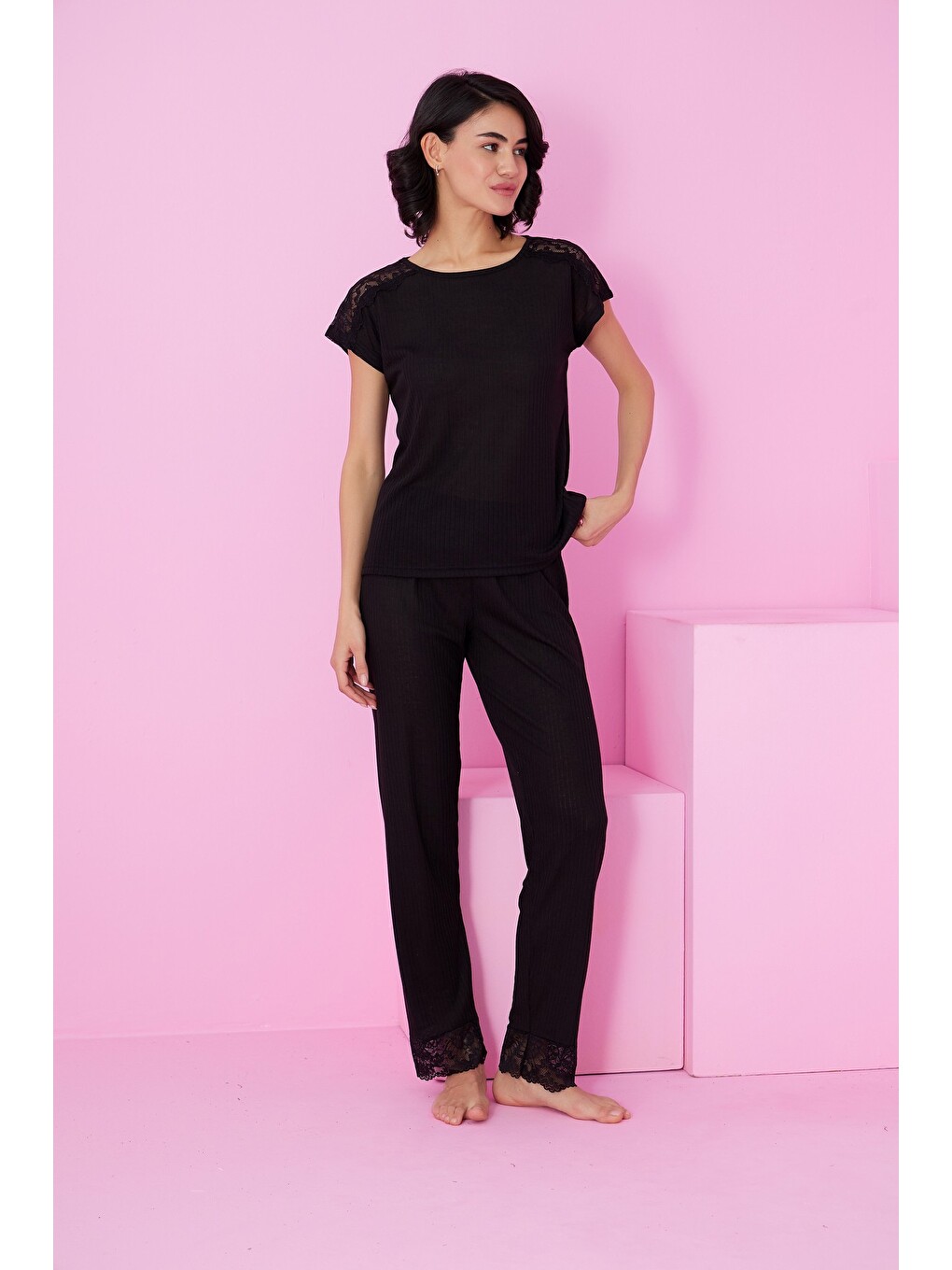 Siyah Soft Touch İnce Mevsimlik Dantel Detaylı Örme Pijama Takım7864-1
