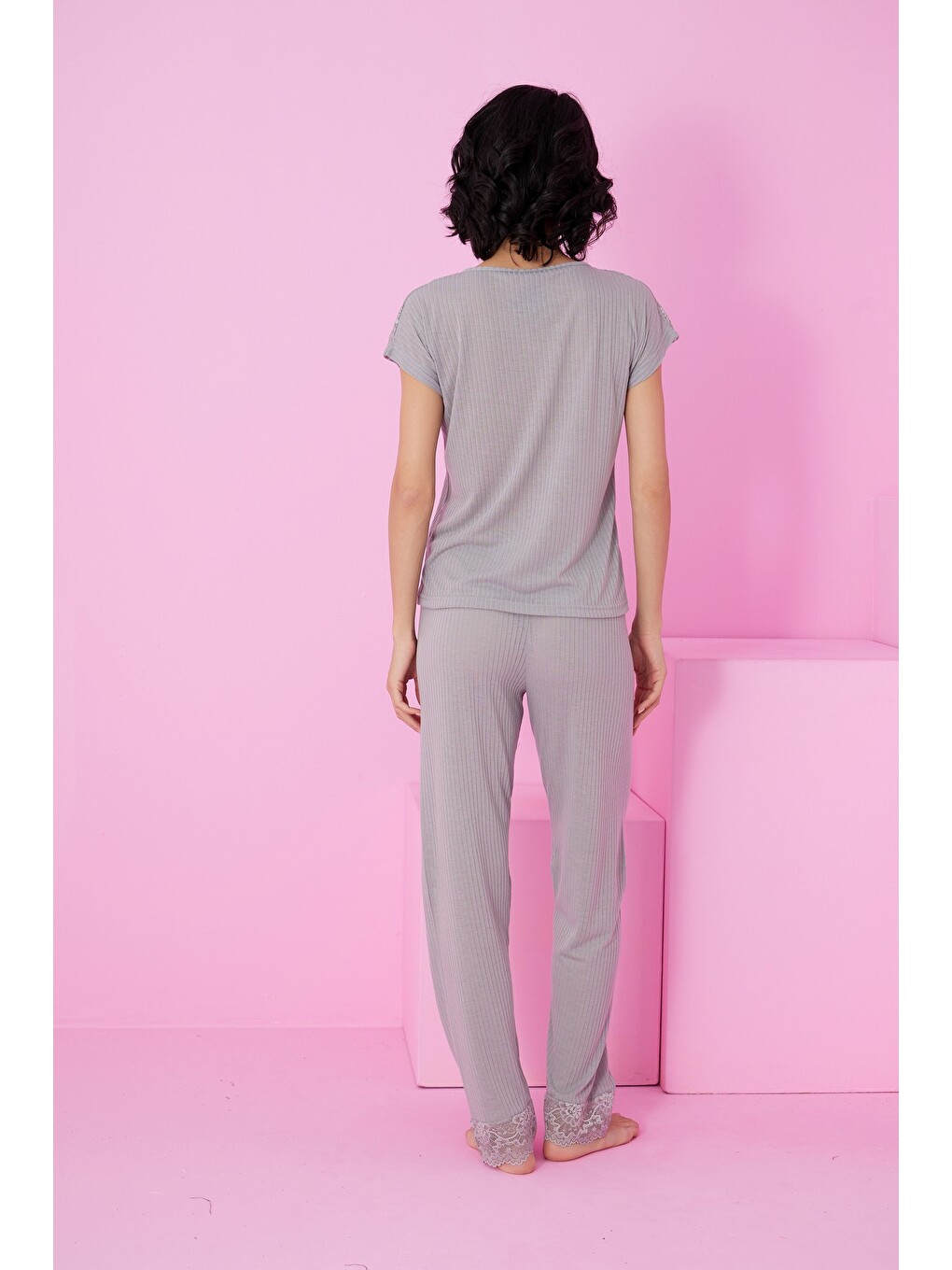 Gri Soft Touch İnce Mevsimlik Dantel Detaylı Örme Pijama Takım7864-2