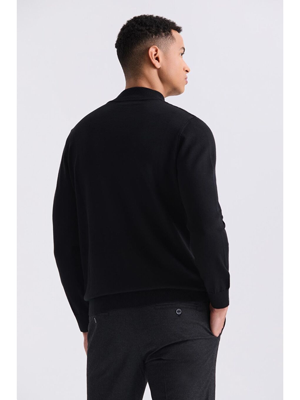 Siyah Slim Fit Yarım Balıkçı Yaka Triko Kazak-3