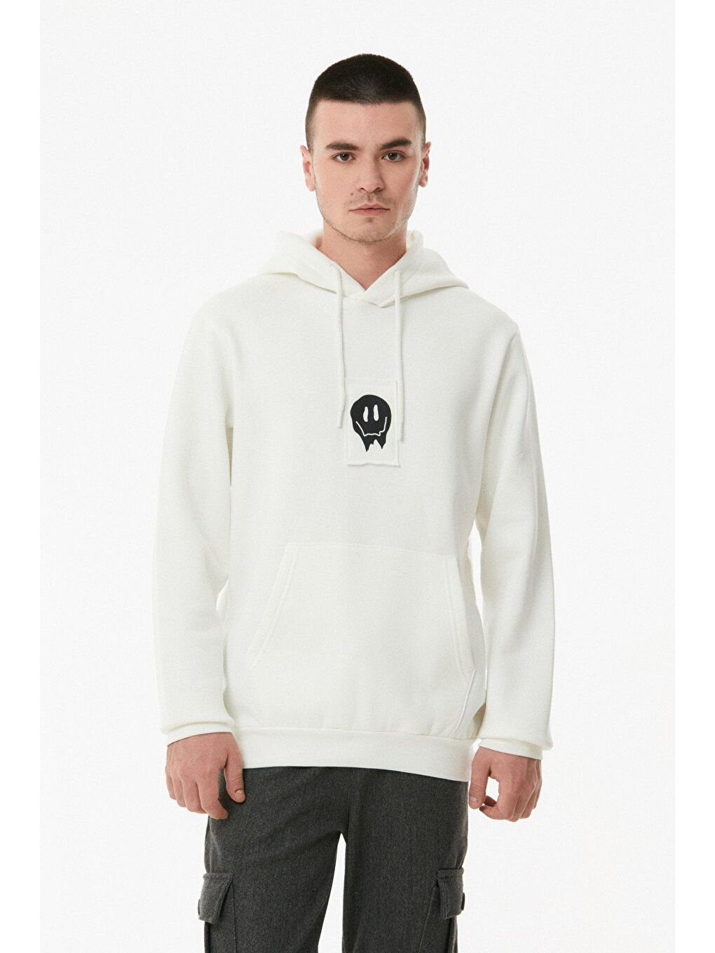 Ekru Baskılı Kanguru Cepli Kapüşonlu Sweatshirt