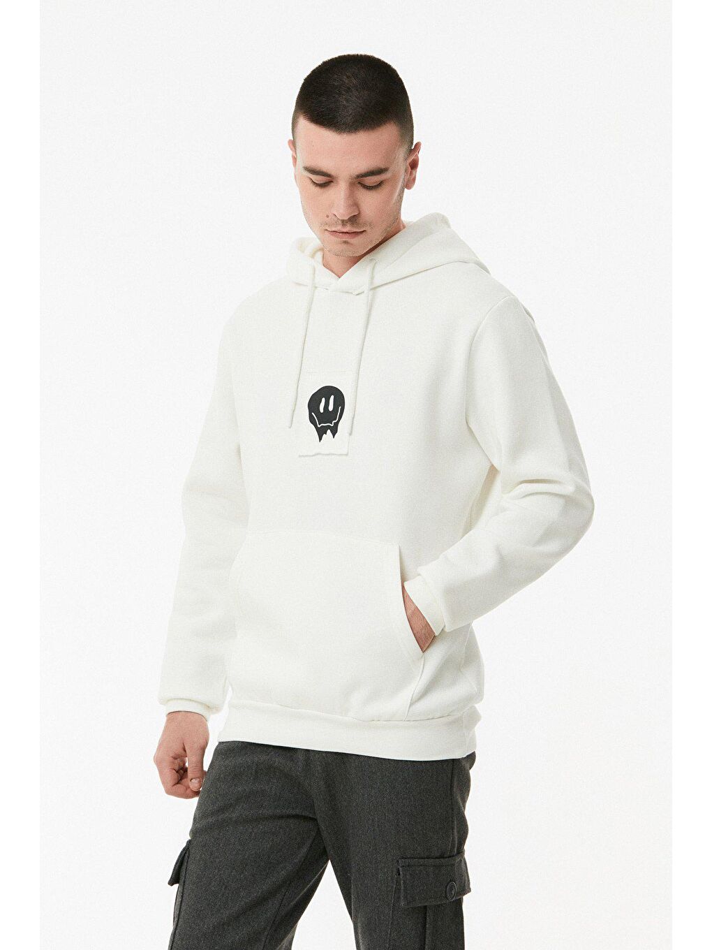 Ekru Baskılı Kanguru Cepli Kapüşonlu Sweatshirt-2