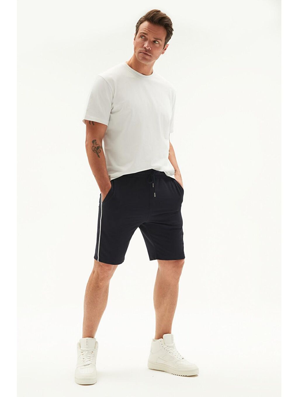 Lacivert Erkek Regular Fit Biye Detaylı Şort-1