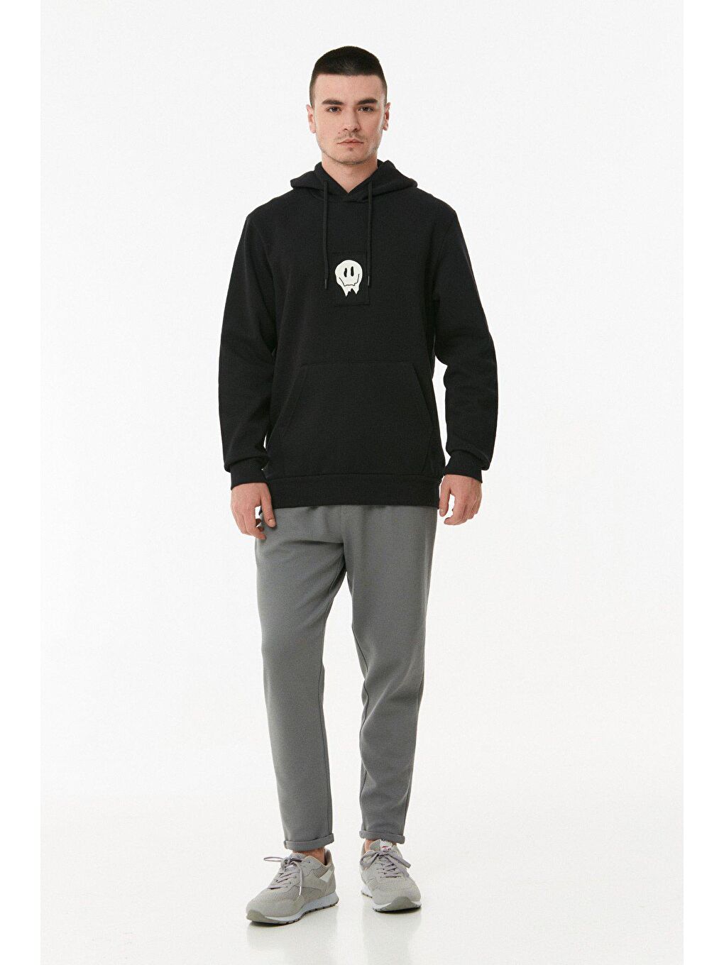 Siyah Baskılı Kanguru Cepli Kapüşonlu Sweatshirt-1