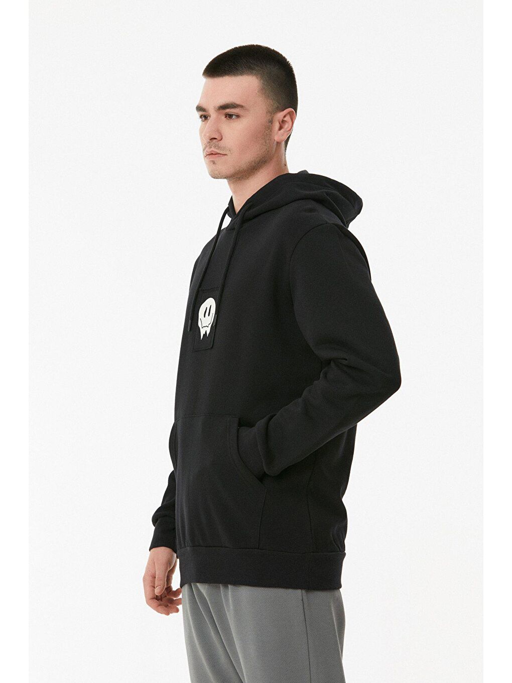 Siyah Baskılı Kanguru Cepli Kapüşonlu Sweatshirt-2