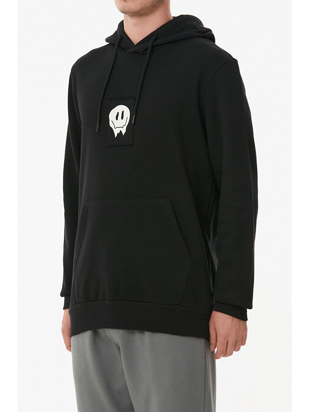 Siyah Baskılı Kanguru Cepli Kapüşonlu Sweatshirt-4