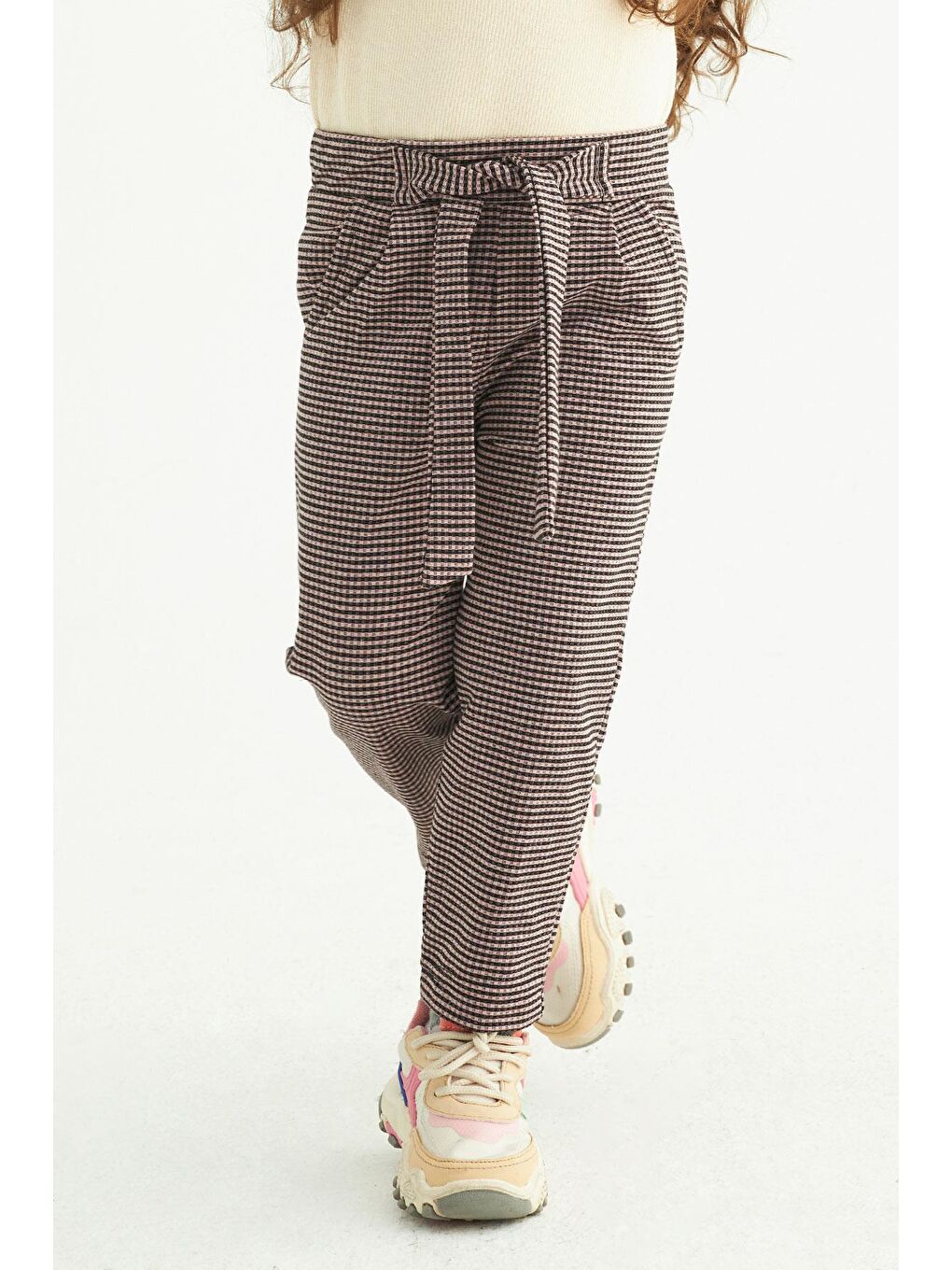 Ekose Desenli Beli Kuşaklı Siyah Pudra Renk Kız Çocuk Pantolon