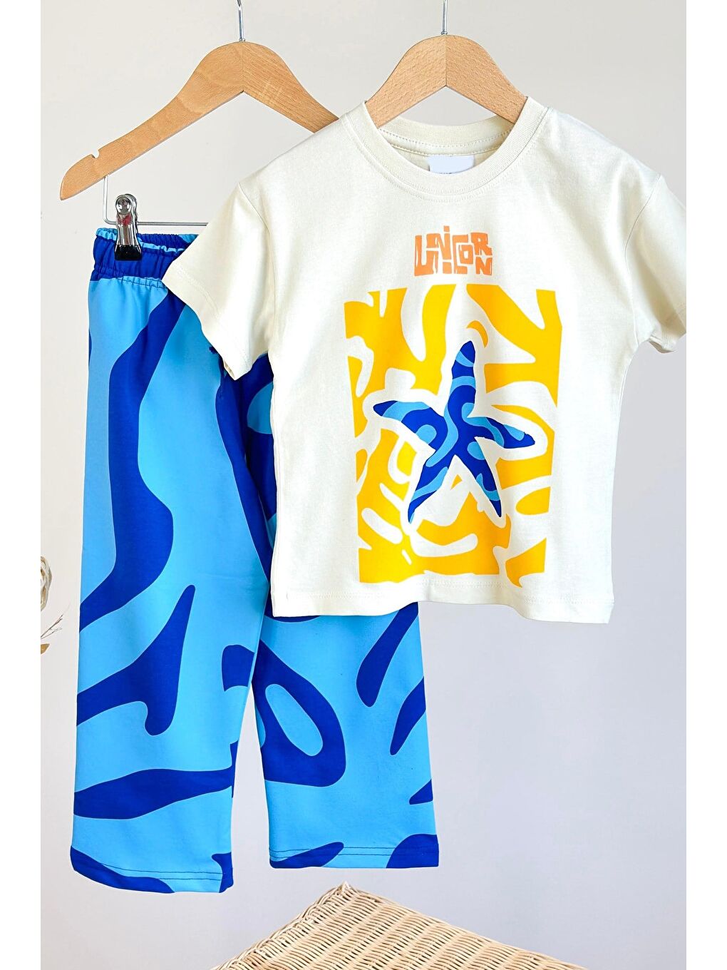 Bej Unisex Çocuk Pamuklu Bisiklet Yaka Baskılı T-Shirt Ve Mavi Eşofman Alt Üst Takım-3