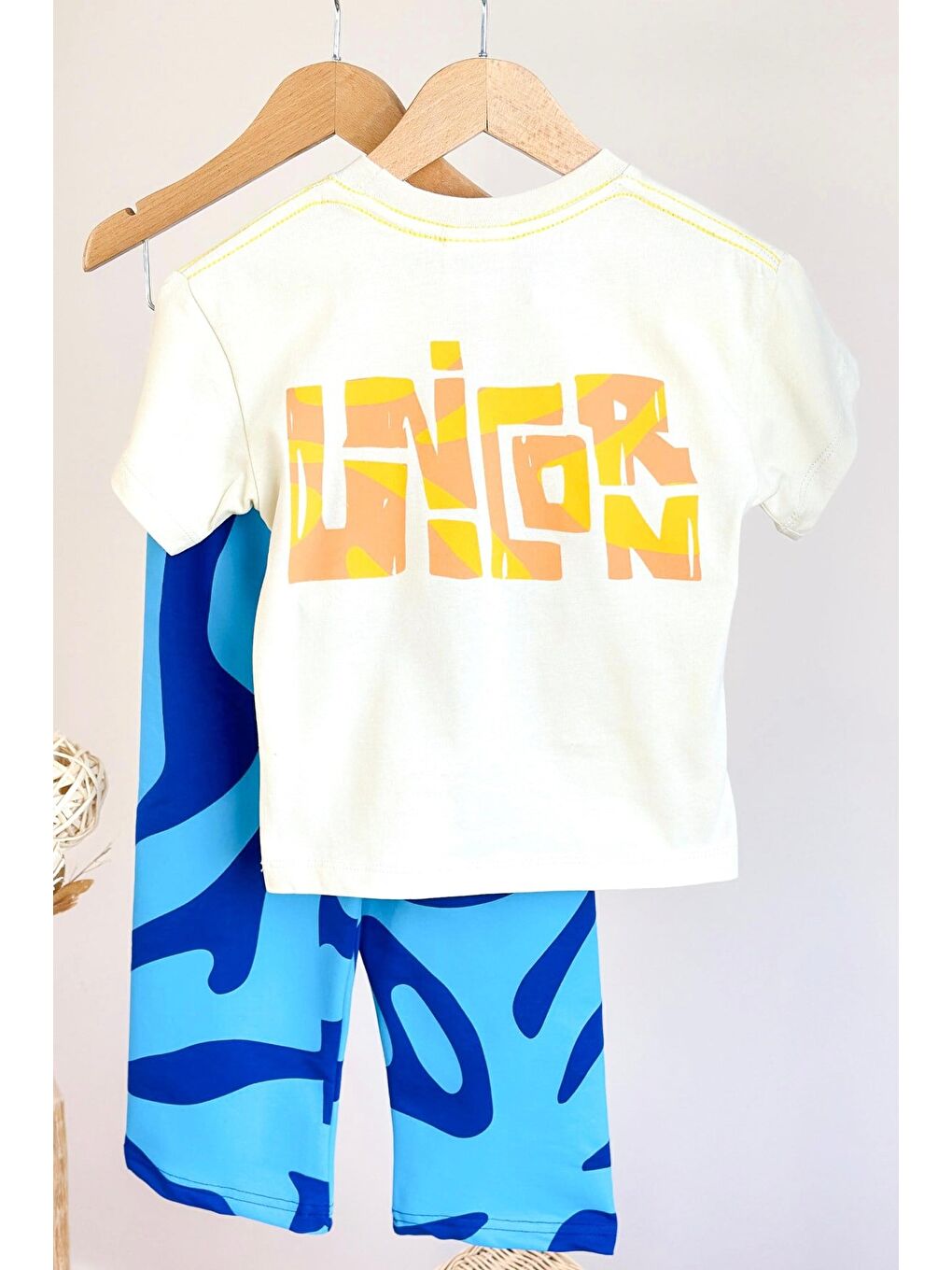 Bej Unisex Çocuk Pamuklu Bisiklet Yaka Baskılı T-Shirt Ve Mavi Eşofman Alt Üst Takım-4