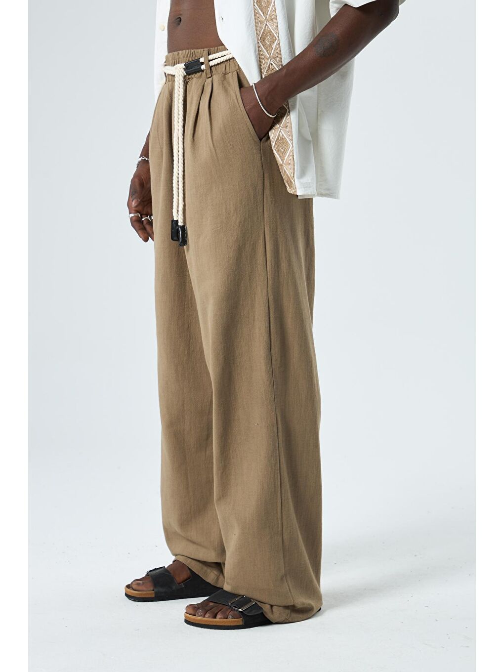 Kahverengi KEMER DETAYLI OVERSIZE KETEN Erkek Pantolon KAHVE