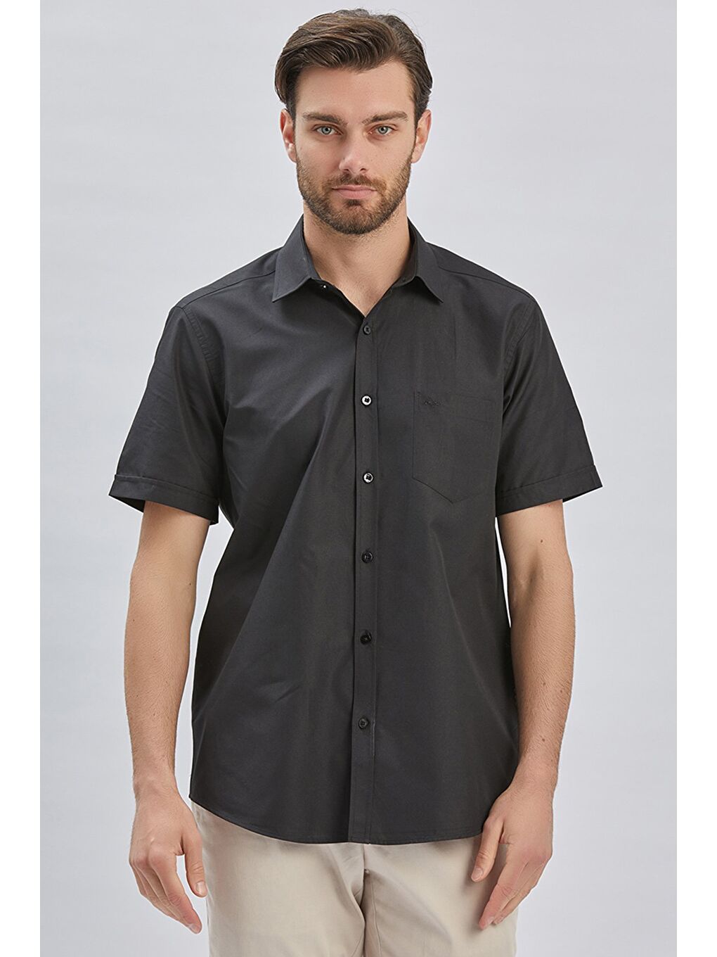 Siyah Kısa Kollu Desenli Sert Yaka Cepli Pamuklu Klasik Comfort Fit Rahat Kesim Gömlek 1004240231-1