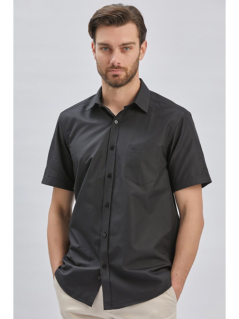 Siyah Kısa Kollu Desenli Sert Yaka Cepli Pamuklu Klasik Comfort Fit Rahat Kesim Gömlek 1004240231-2