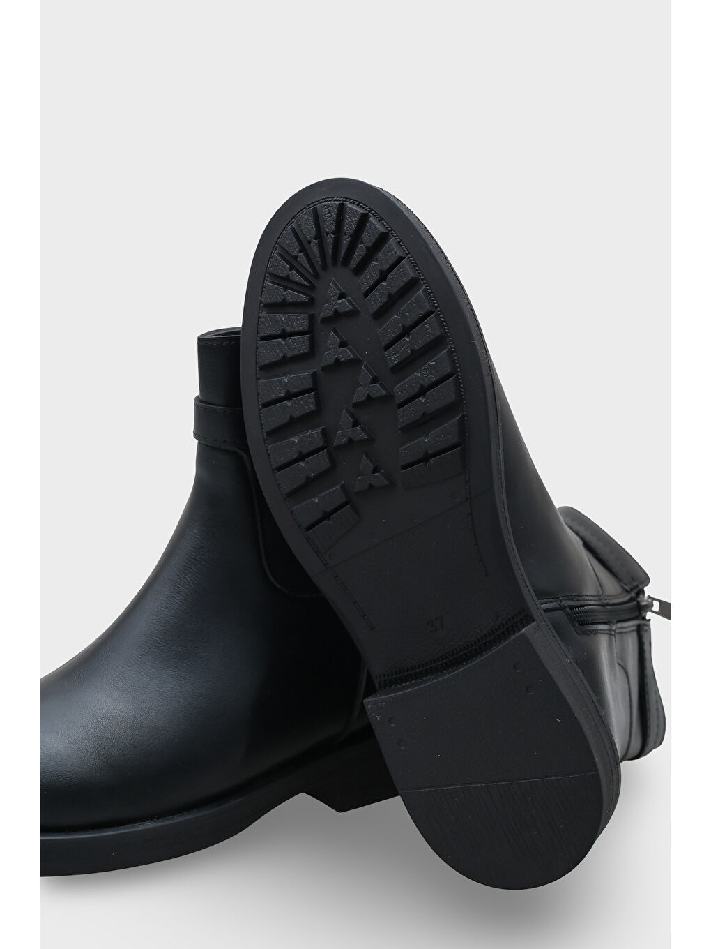 Siyah Rubi Kadın Bot-3