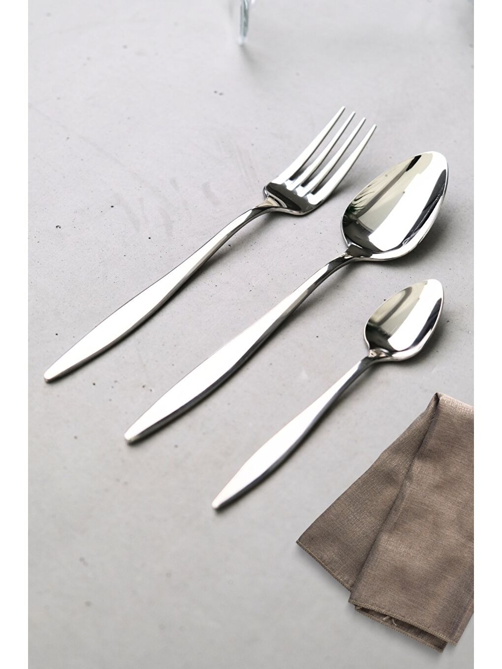 Gri Ceyda Tatlı Çatal Kaşık ve Çay Kaşık Takımı 6 Kişilik 18 Parça Beyaz Kutu-1