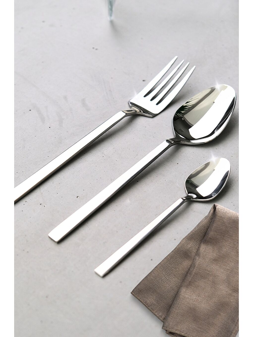 Gri Doğa Tatlı Çatal Kaşık ve Çay Kaşık Takımı 6 Kişilik 18 Parça Beyaz Kutu