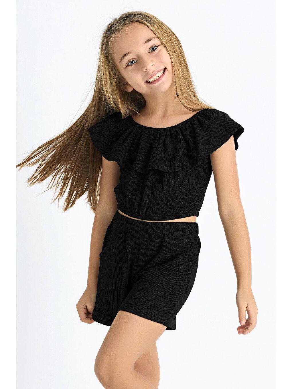 Kayıkçı Yaka Omuz Detaylı Fırfır Kollu Beli Lastikli Cep Detaylı Siyah Renk Kız Çocuk Şortlu Takım-1