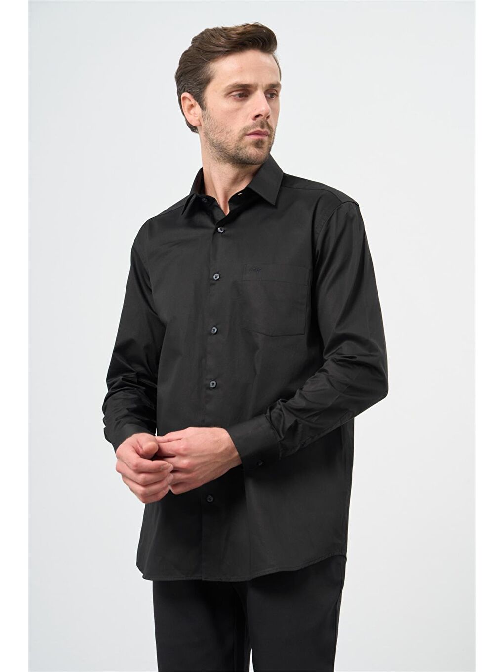 Siyah Uzun Kollu Sert Yaka Cepli %100 Pamuk Klasik Comfort Fit Rahat Kesim Gömlek 1004240323