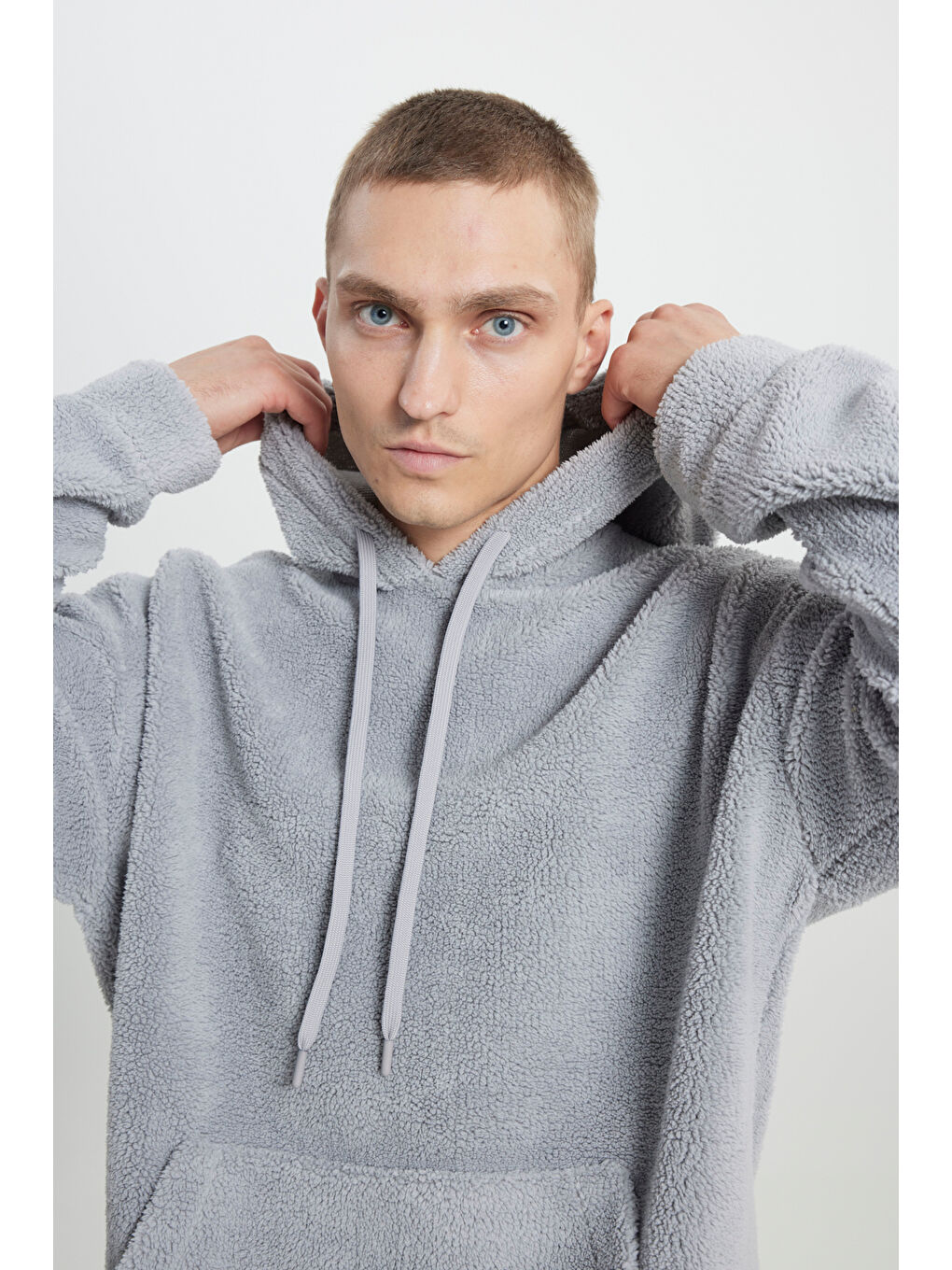 Erkek Açık Gri Oversize Bol Kesim Kapüşonlu Polar-3