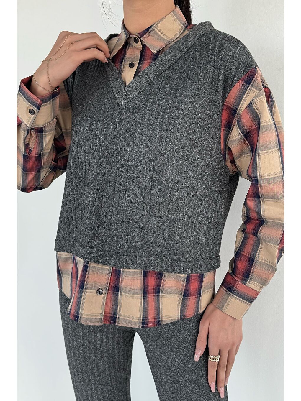 Antrasit Kadın Süveter Garnili Ekose Desenli Gömlek Bel Lastikli Pantolon İkili Takım-2
