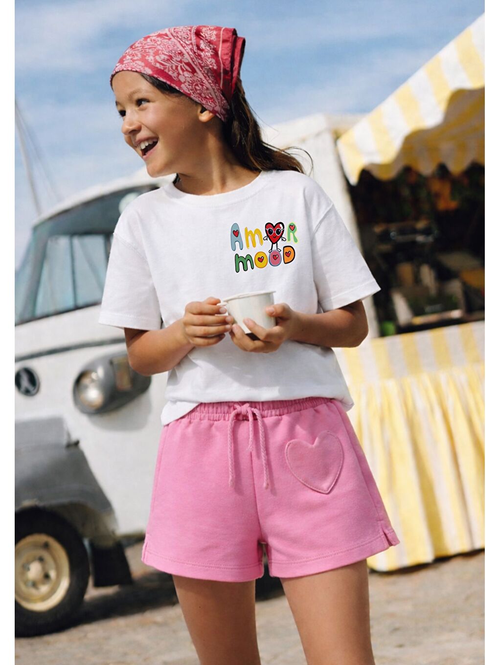 Kız Çocuk Pamuklu Ekru Yazı Baskılı T-Shirt Ve Pembe Kalp Detaylı Şort Alt Üst Takım