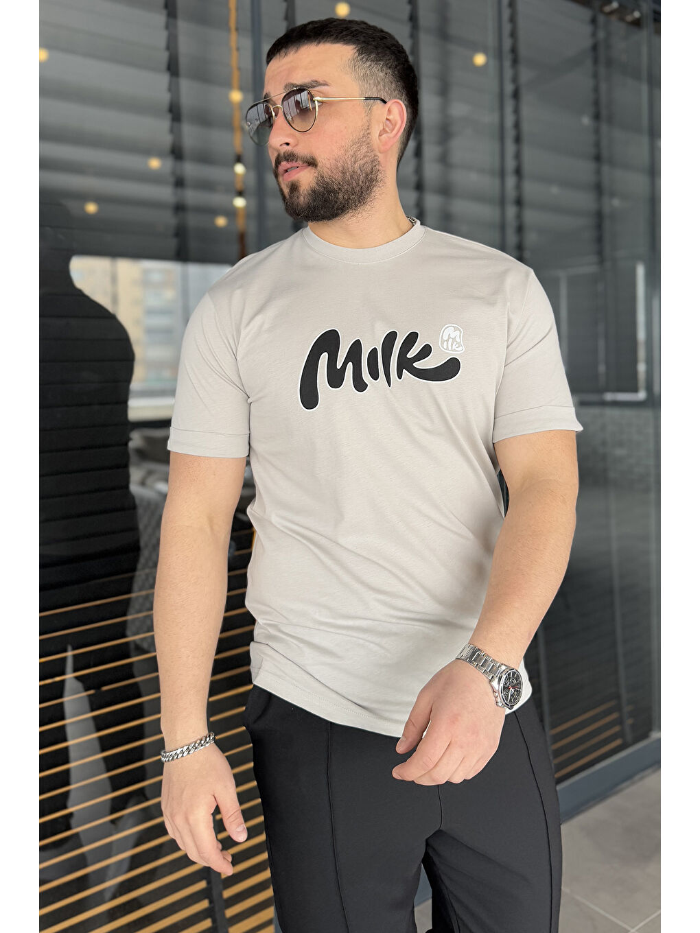 Gri Erkek Bisiklet Yaka Milk Baskılı Tişört