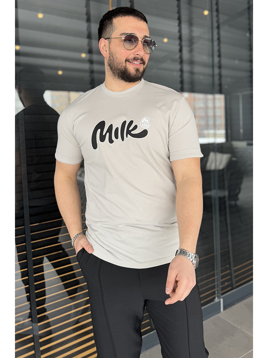 Gri Erkek Bisiklet Yaka Milk Baskılı Tişört-1