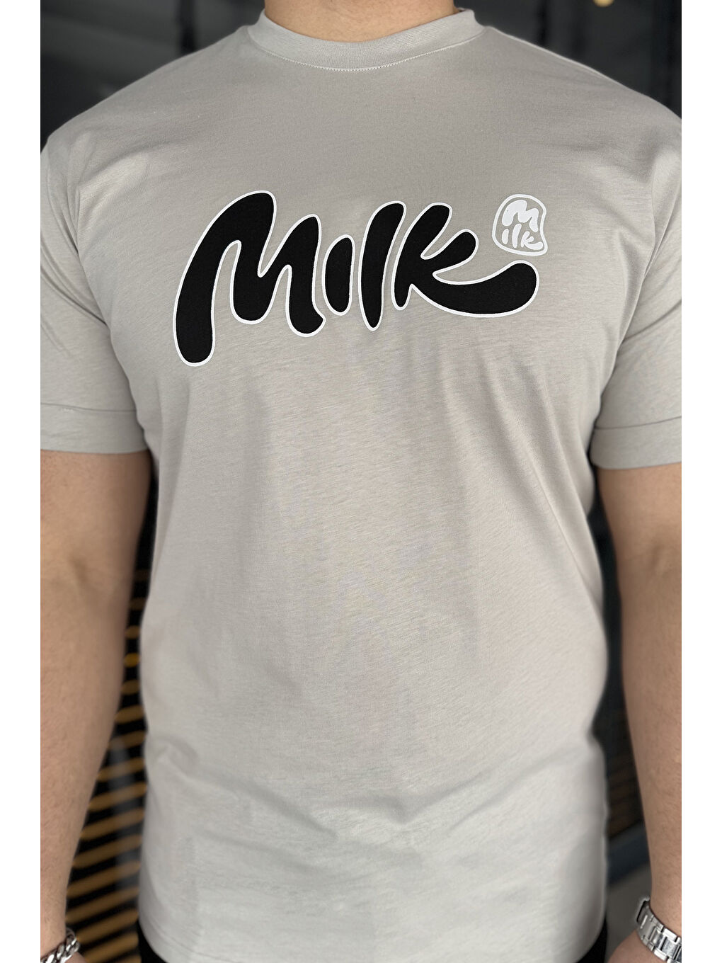 Gri Erkek Bisiklet Yaka Milk Baskılı Tişört-2