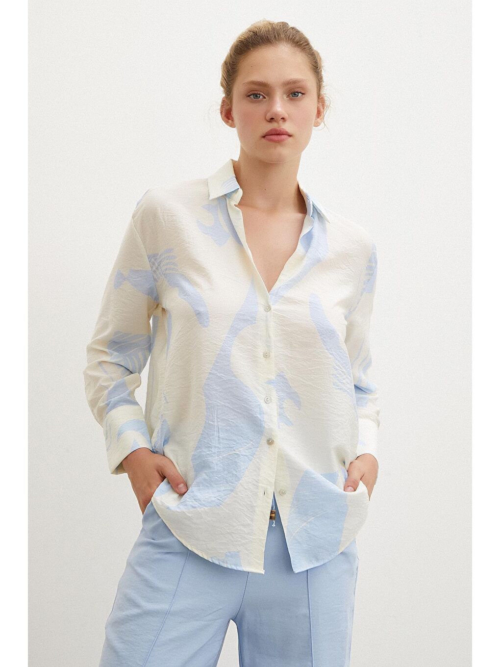 Mavi V Yaka Modal  Gömlek-4