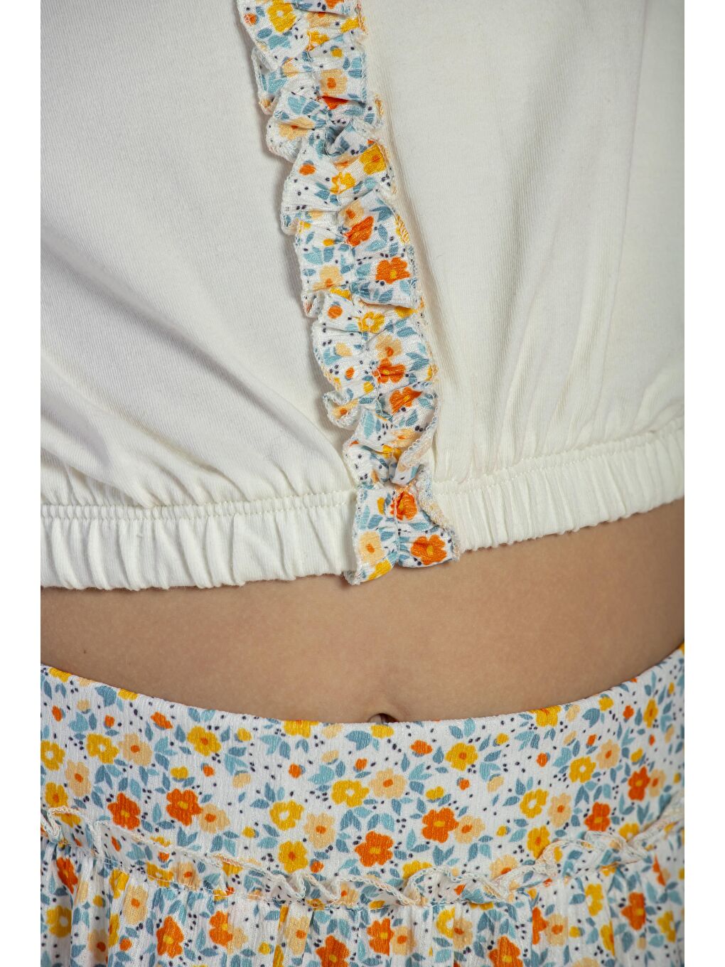 Beli Lastikli Duble Kol Çiçekli Sarı Renk Kız Çocuk Etekli Takım-5