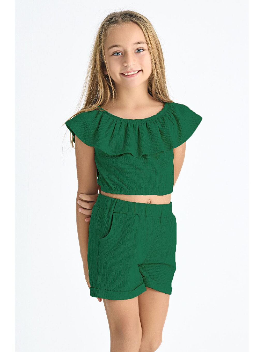 Kayıkçı Yaka Omuz Detaylı Fırfır Kollu Beli Lastikli Cep Detaylı Yeşil Renk Kız Çocuk Şortlu Takım