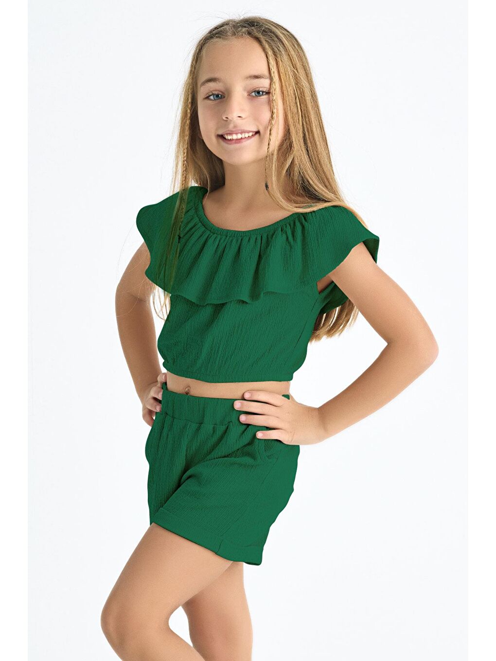 Kayıkçı Yaka Omuz Detaylı Fırfır Kollu Beli Lastikli Cep Detaylı Yeşil Renk Kız Çocuk Şortlu Takım-1