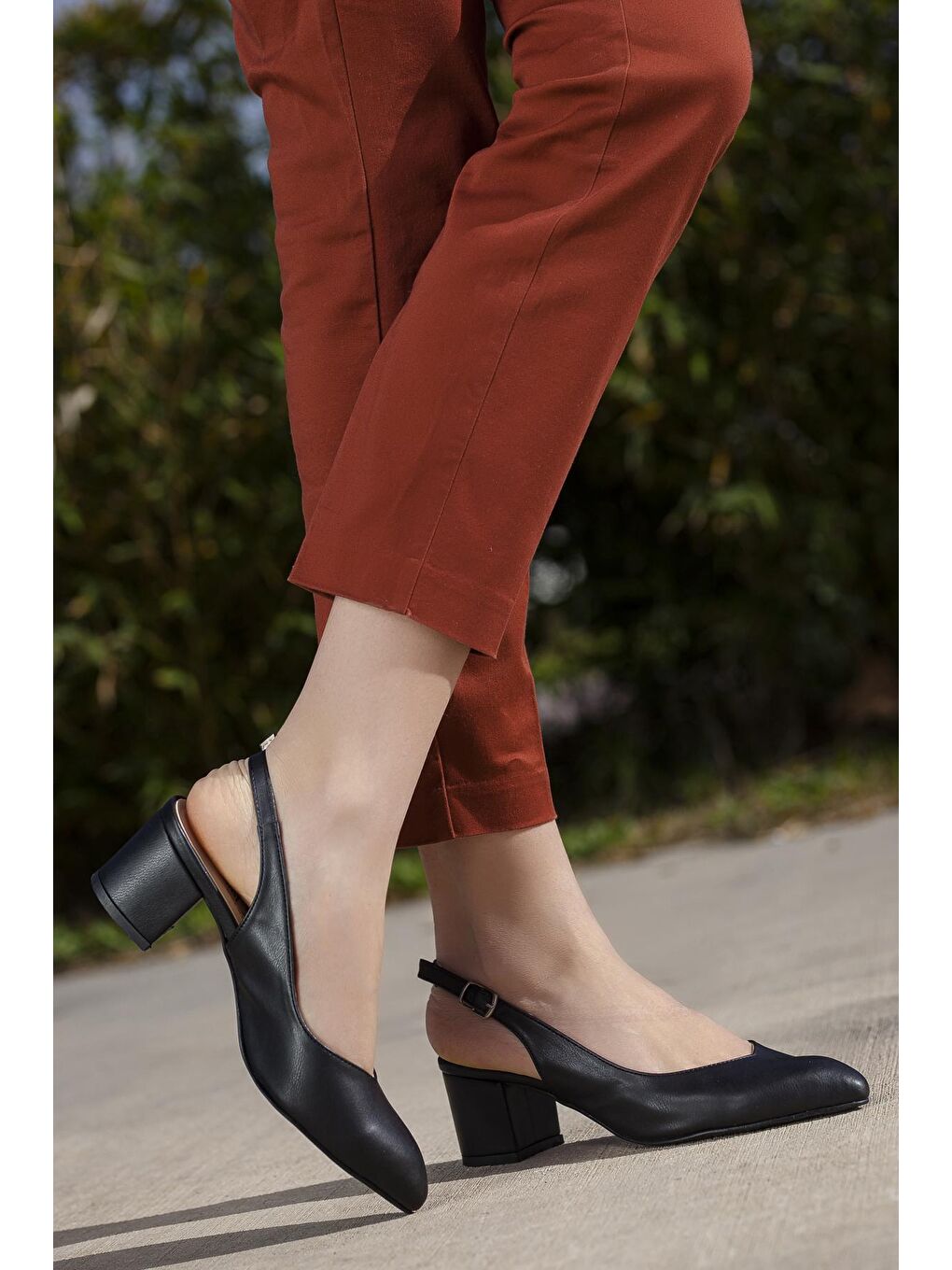 Siyah D725 Günlük Klasik Topuklu Kadın Ayakkabı-1