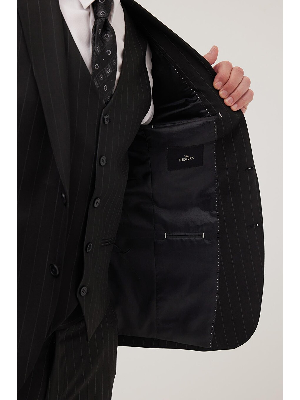 Erkek Slim Fit Siyah Esnek Elastanlı Kumaş Sivri Yaka Yelekli Takım Elbise-2