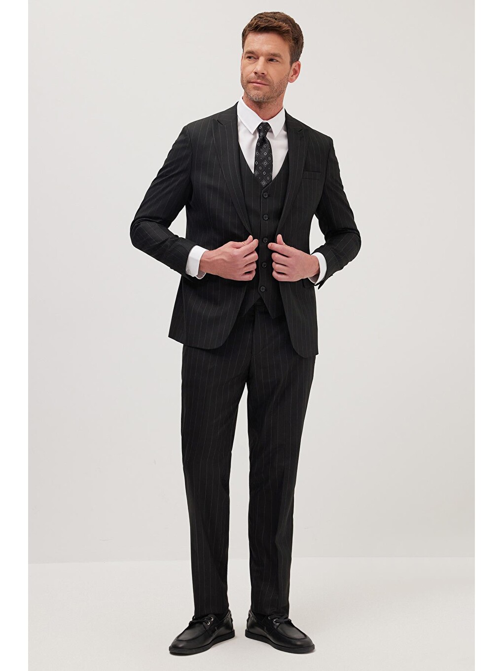 Erkek Slim Fit Siyah Esnek Elastanlı Kumaş Sivri Yaka Yelekli Takım Elbise-4