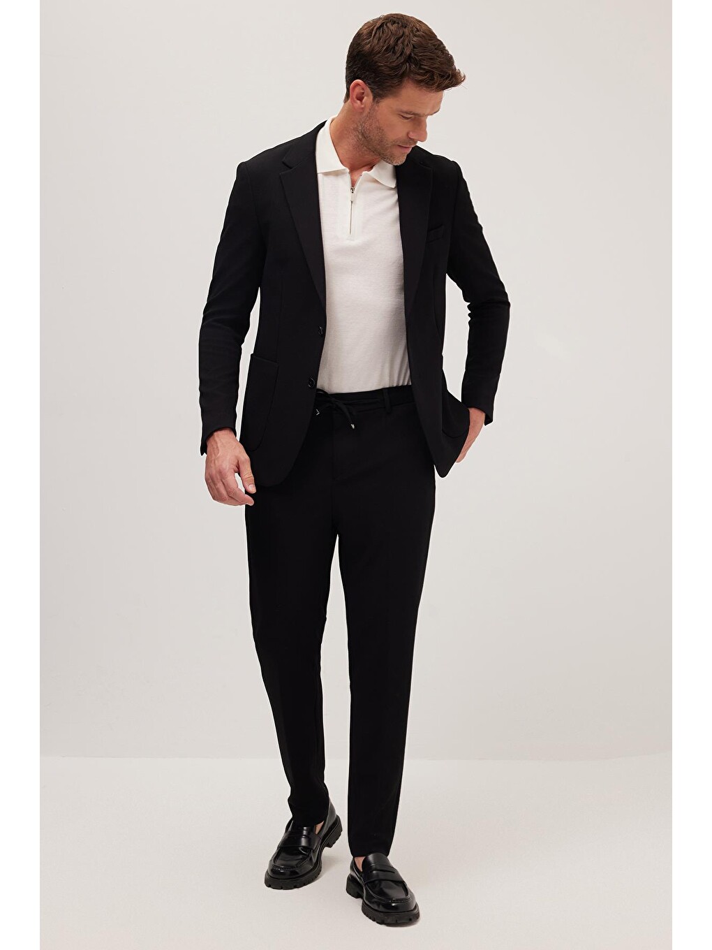 Erkek Regular Fit Siyah Esnek Elastanlı Kumaş Mono Yaka Torba Cepli Takım Elbise-3