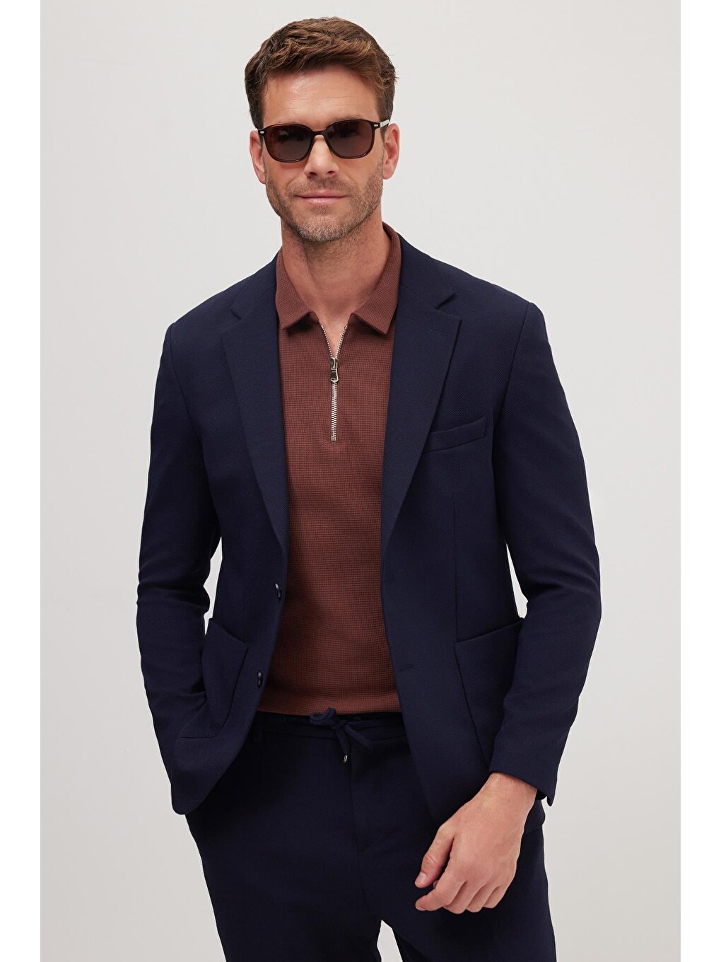 Erkek Regular Fit Lacivert Esnek Elastanlı Kumaş Mono Yaka Torba Cepli Takım Elbise-1