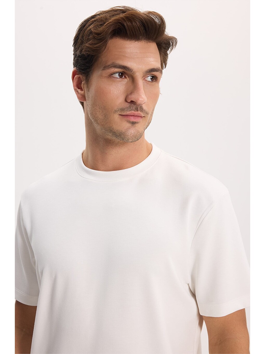 Erkek Regular Fit Rahat Kesim Ekstra Soft Modal Kumaş Bisiklet Yaka Kısa Kollu Beyaz Tişört-5