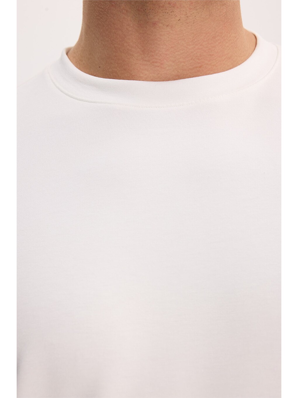 Erkek Regular Fit Rahat Kesim Ekstra Soft Modal Kumaş Bisiklet Yaka Kısa Kollu Beyaz Tişört-6