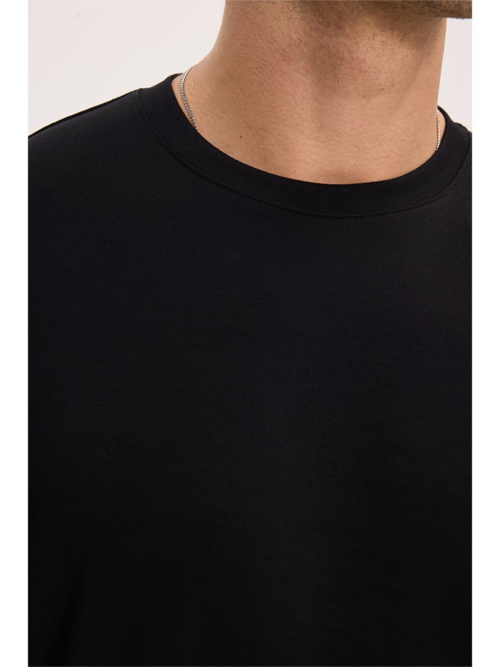 Erkek Regular Fit Rahat Kesim Ekstra Soft Modal Kumaş Bisiklet Yaka Kısa Kollu Siyah Tişört-2
