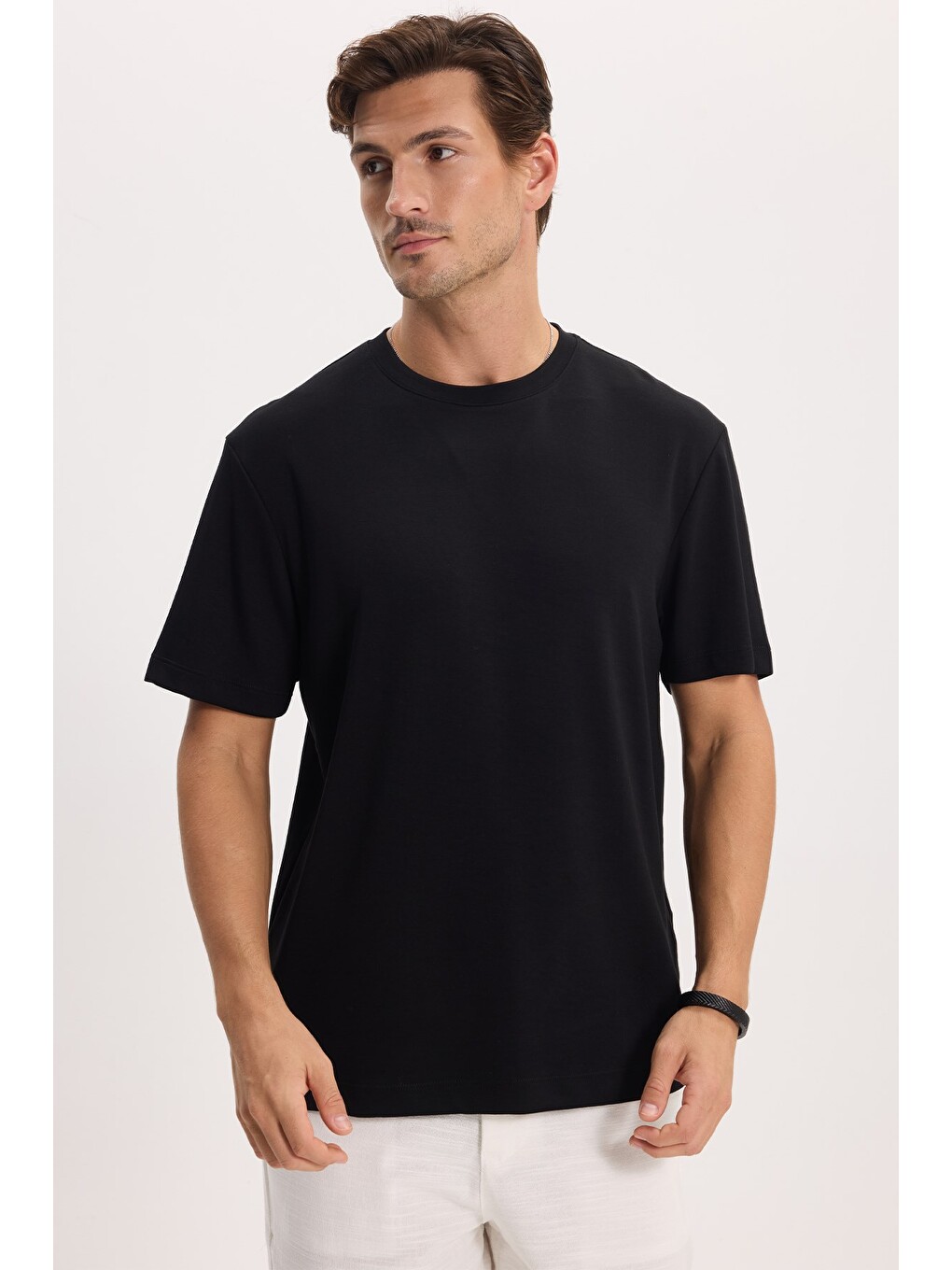 Erkek Regular Fit Rahat Kesim Ekstra Soft Modal Kumaş Bisiklet Yaka Kısa Kollu Siyah Tişört-3