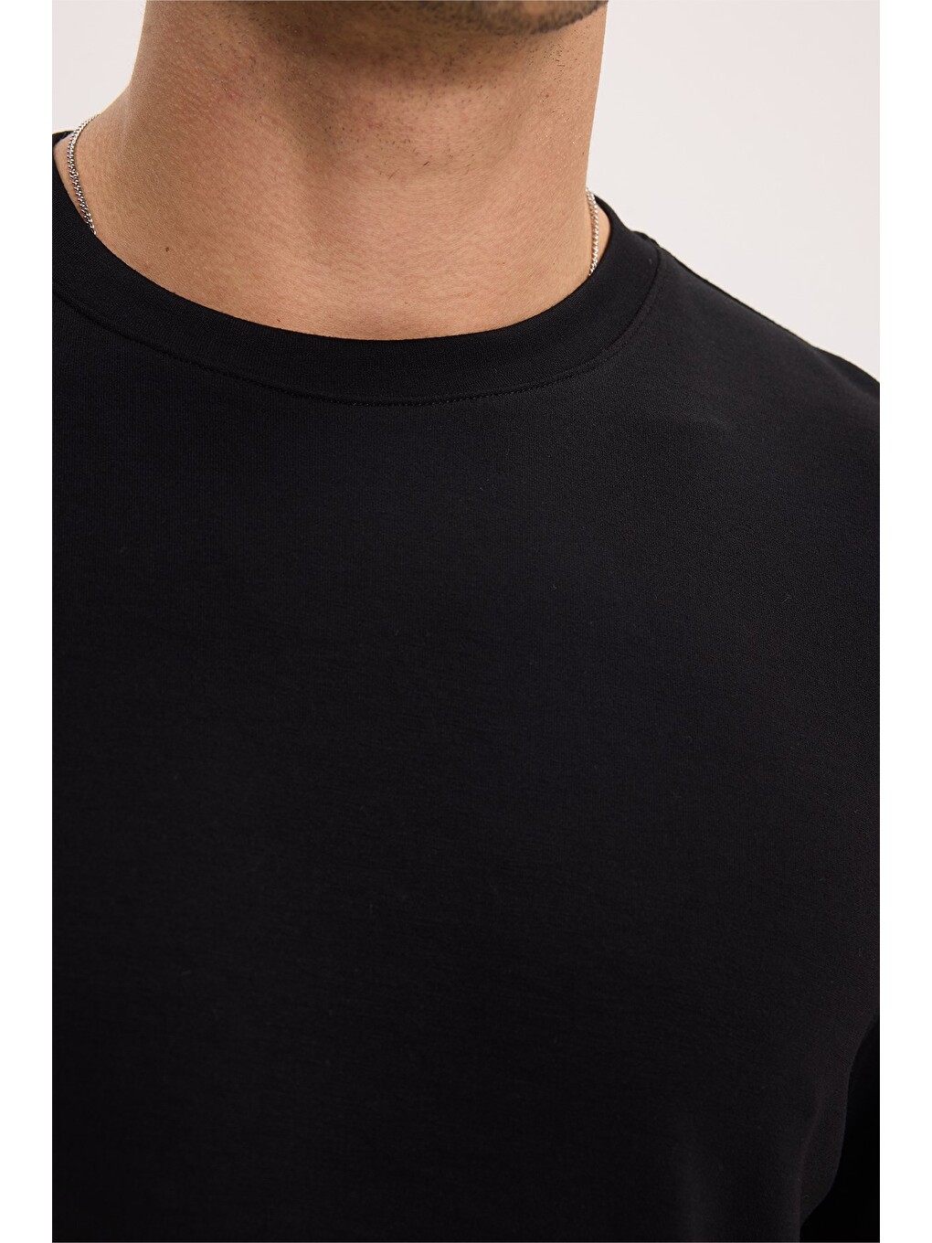 Erkek Regular Fit Rahat Kesim Ekstra Soft Modal Kumaş Bisiklet Yaka Kısa Kollu Siyah Tişört-4