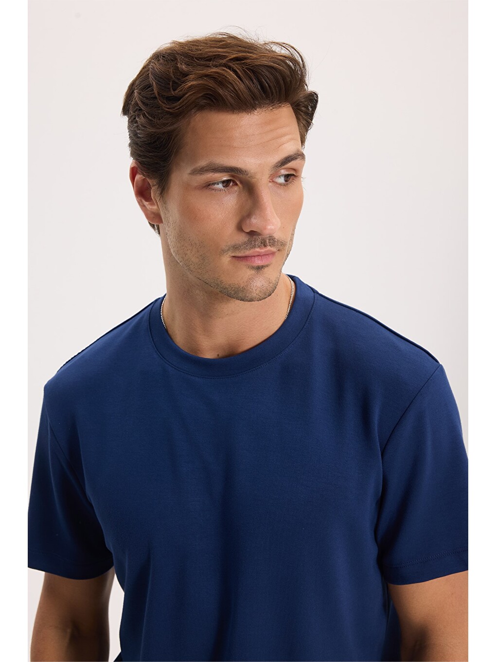 Erkek Regular Fit Rahat Kesim Ekstra Soft Modal Kumaş Bisiklet Yaka Kısa Kollu Lacivert Tişört-3