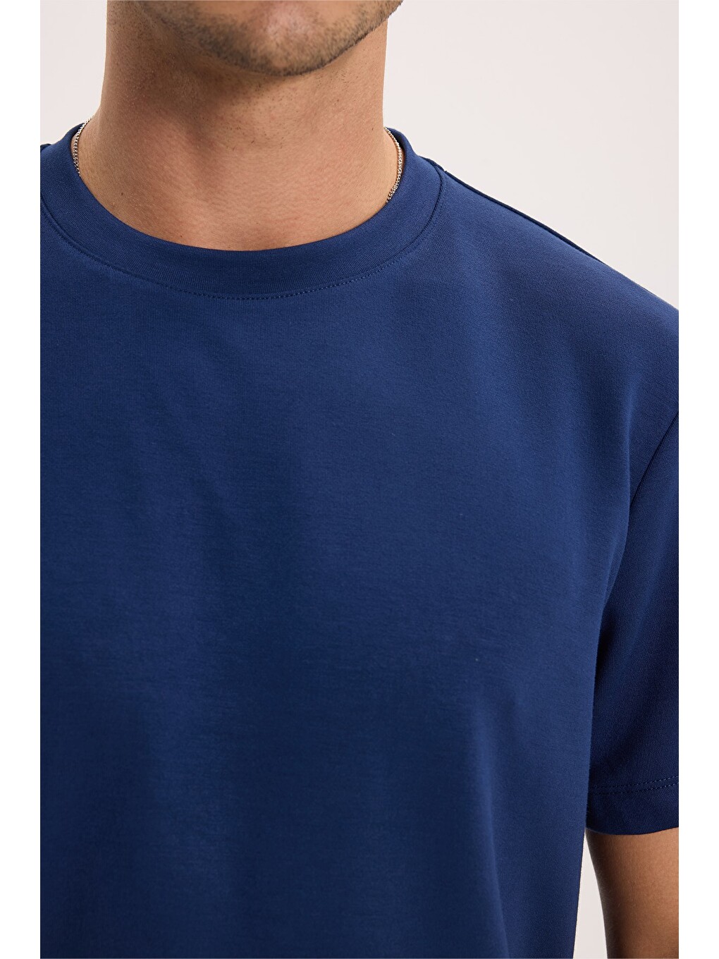 Erkek Regular Fit Rahat Kesim Ekstra Soft Modal Kumaş Bisiklet Yaka Kısa Kollu Lacivert Tişört-4