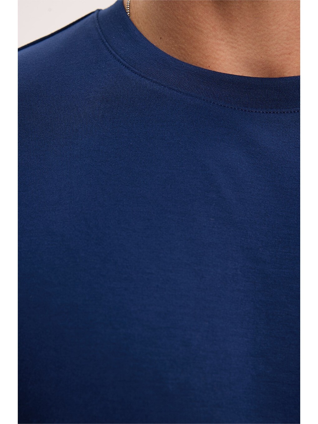 Erkek Regular Fit Rahat Kesim Ekstra Soft Modal Kumaş Bisiklet Yaka Kısa Kollu Lacivert Tişört-5