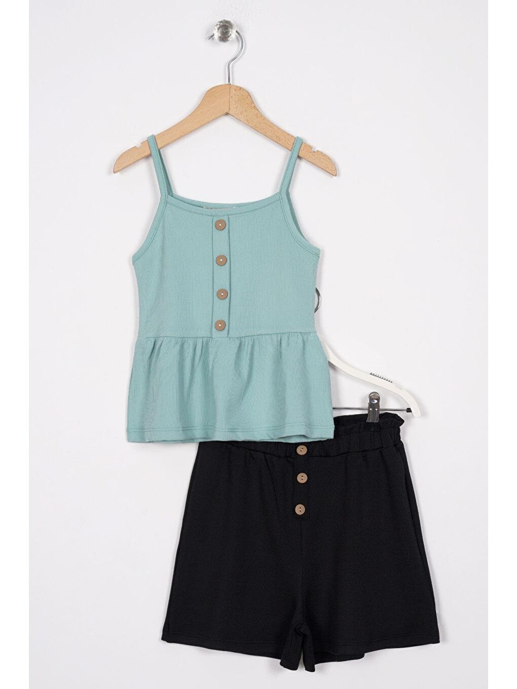 Düğme Detaylı Çağla Yeşil Renk Kız Çocuk Şortlu Takım