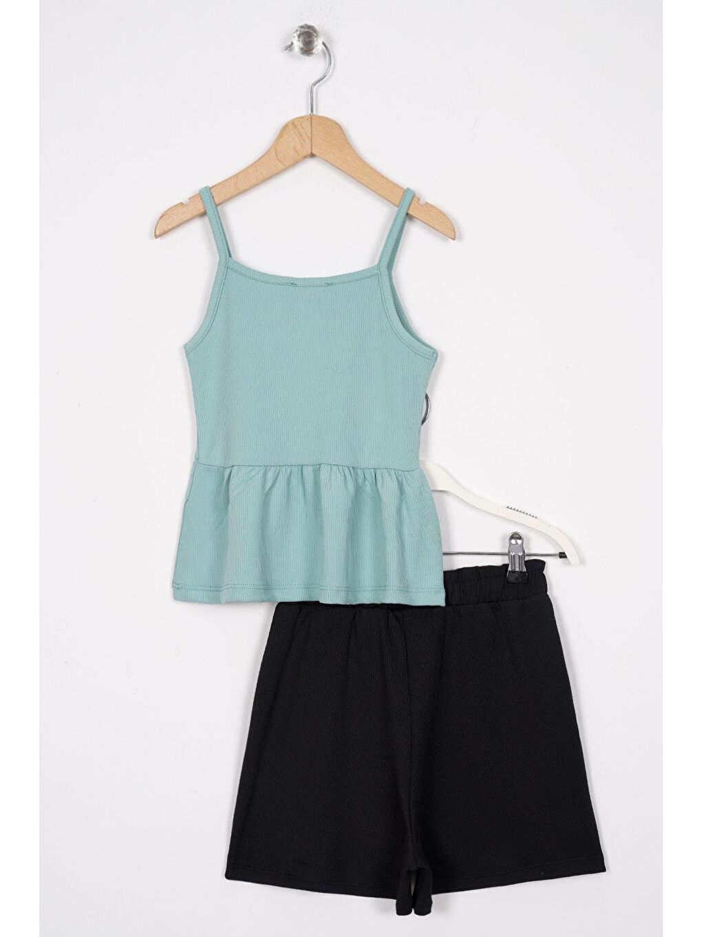 Düğme Detaylı Çağla Yeşil Renk Kız Çocuk Şortlu Takım-2