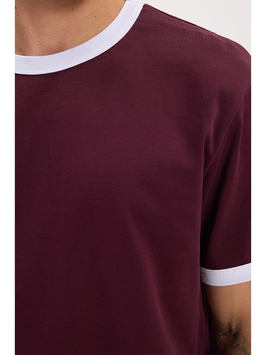 Erkek Regular Fit Klasik Kesim %100 Pamuk Kısa Kollu Bisiklet Yaka Bordo Tişört-3