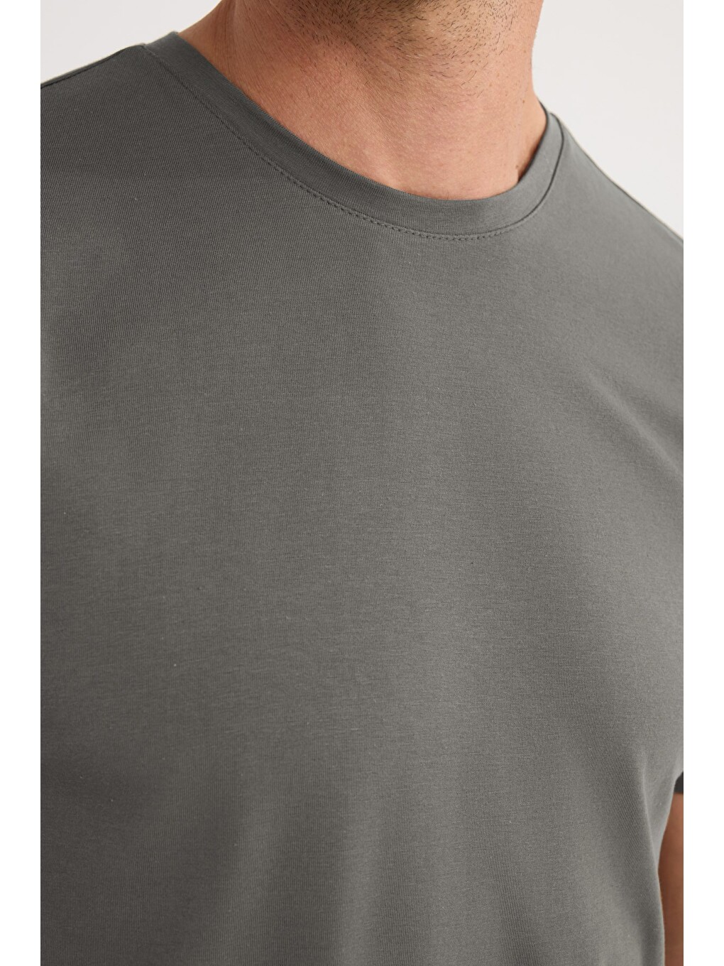 Erkek Slim Fit Dar Kesim Pamuklu Yumuşak Doku Esnek Kumaş Basic Gri Bisiklet Yaka Tişört-4