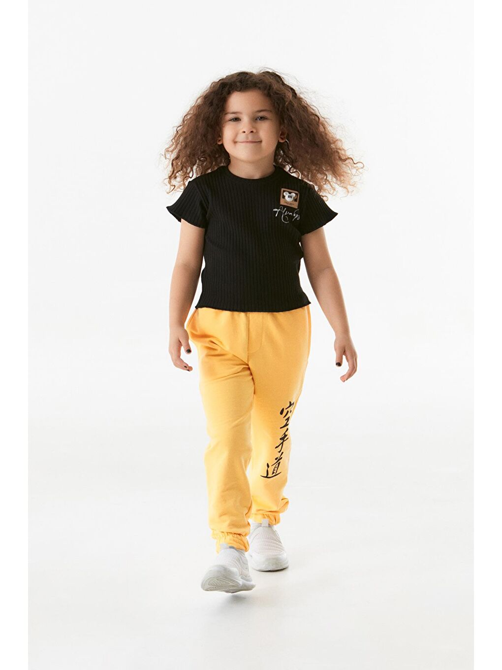 Siyah Kabartma Baskılı Bisiklet Yaka Kız Çocuk Tişört-3